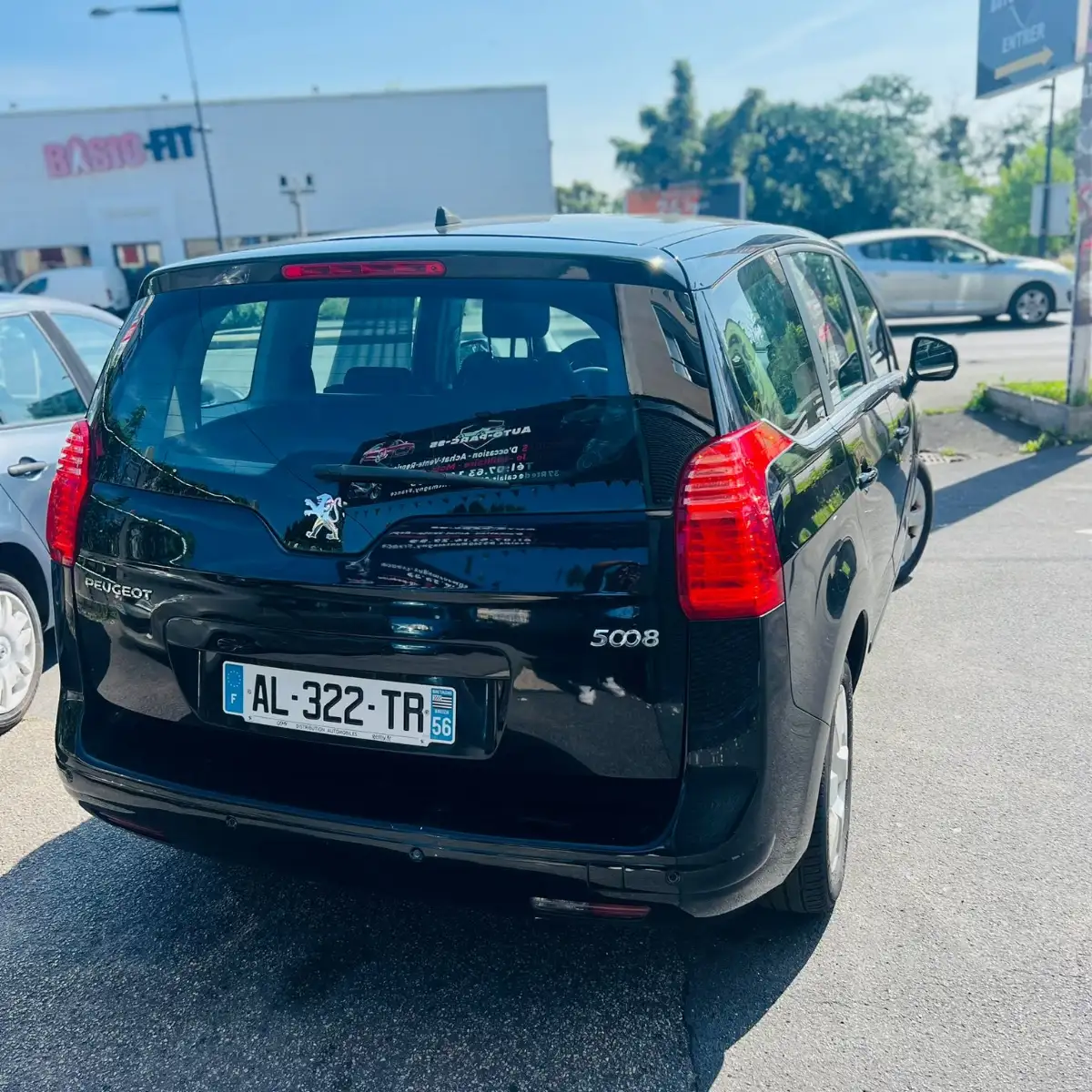 PEUGEOT 5008