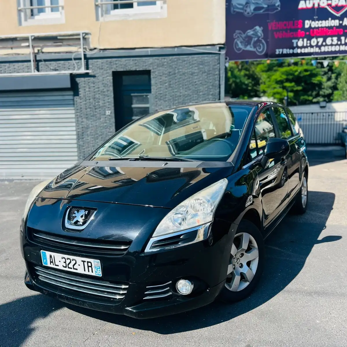 PEUGEOT 5008