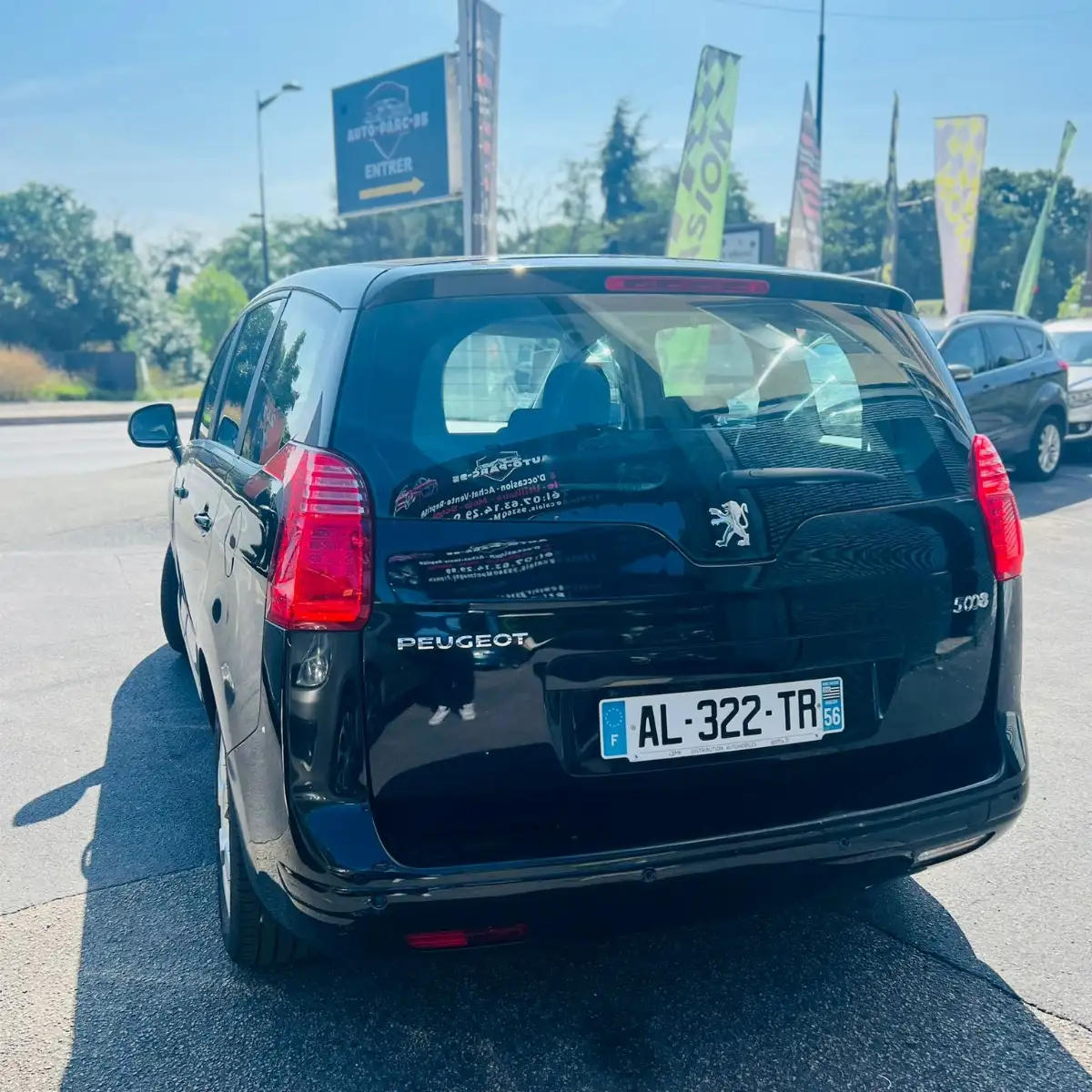 PEUGEOT 5008