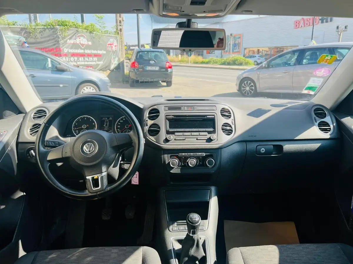 VOLKSWAGEN  TIGUAN