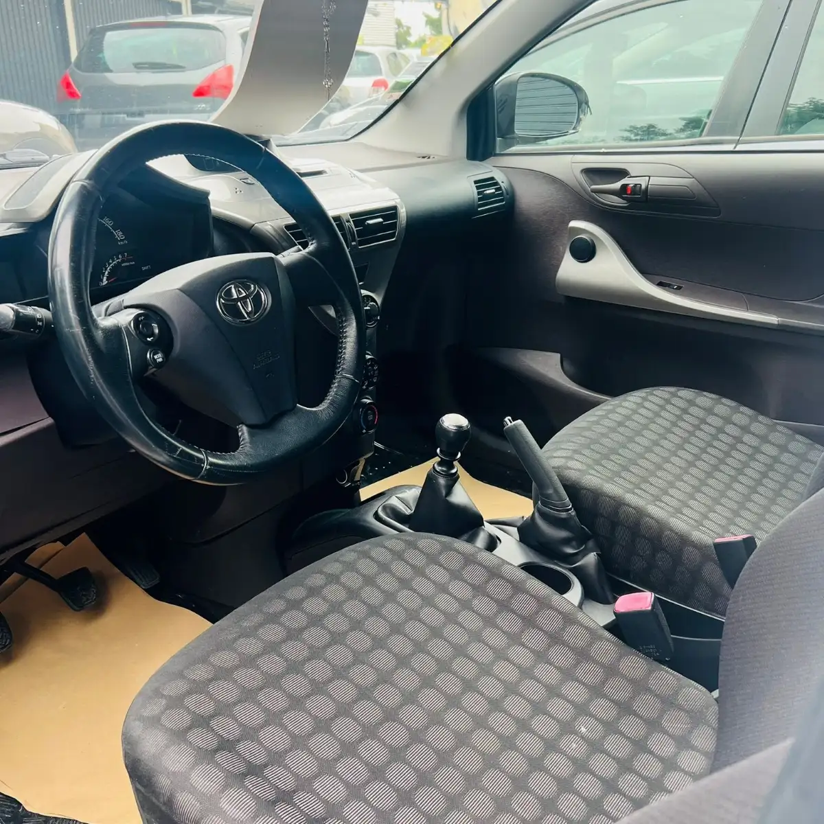TOYOTA IQ