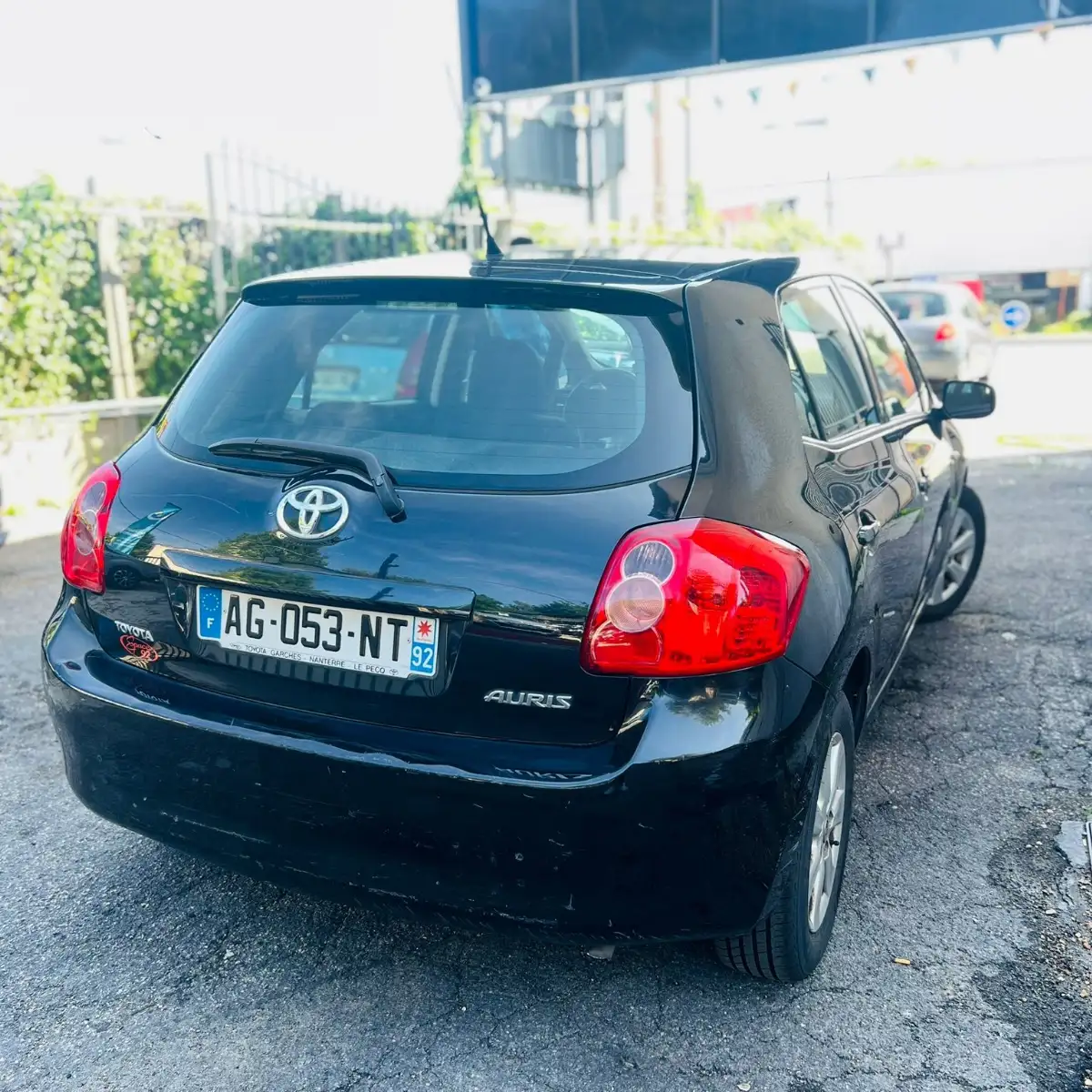TOYOTA AURIS