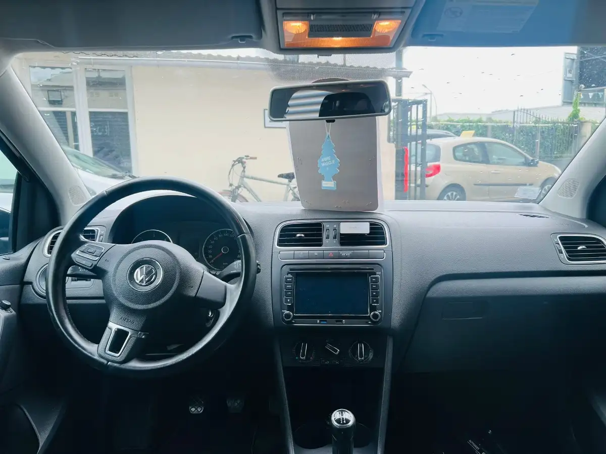 VOLKSWAGEN POLO 5