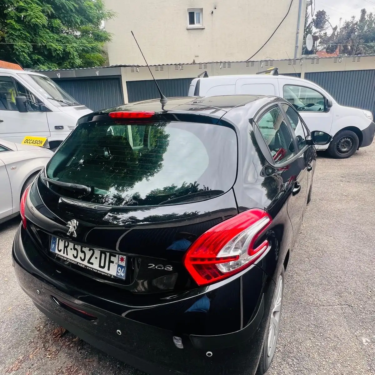 PEUGEOT 208