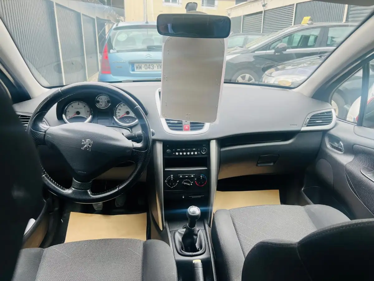 PEUGEOT 207