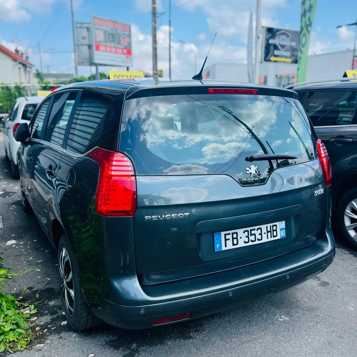 PEUGEOT 5008