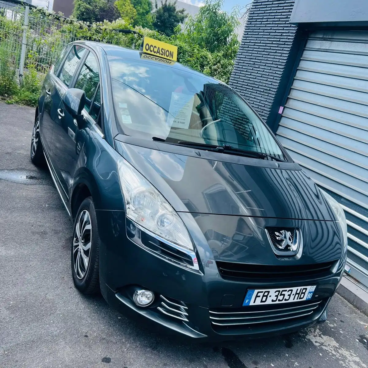 PEUGEOT 5008
