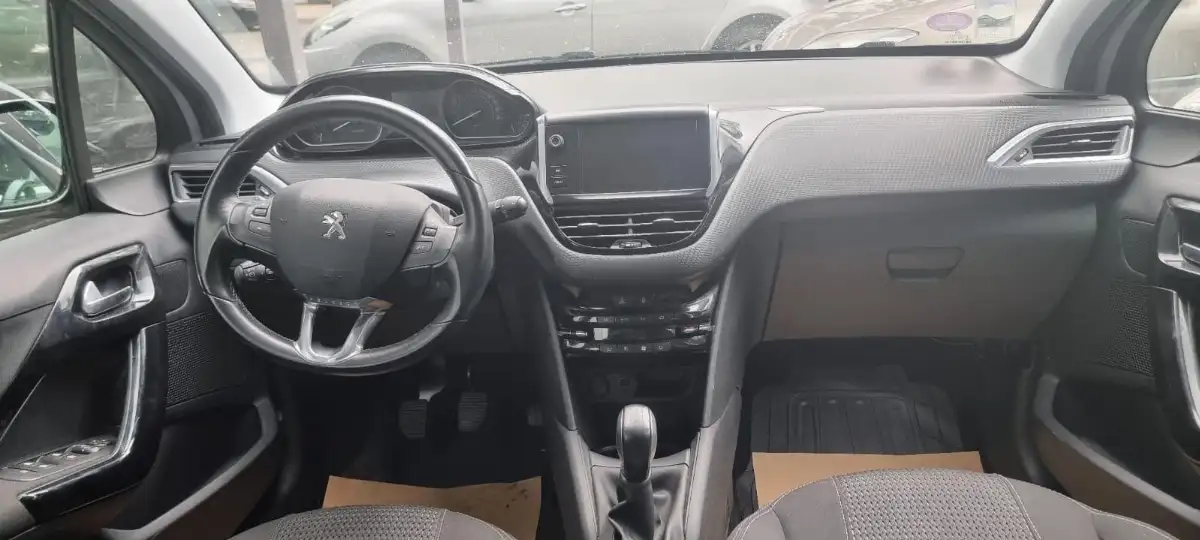 PEUGEOT 208 PH 2